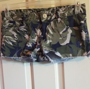 Leaf print shorts